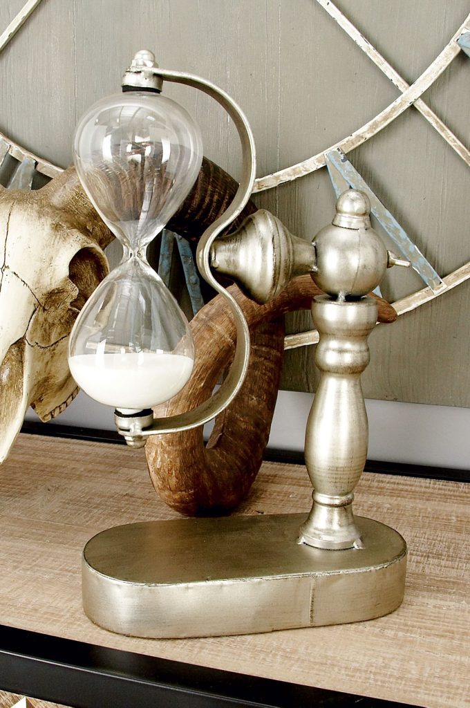 SILVER METAL TRADITIONAL TIMER,