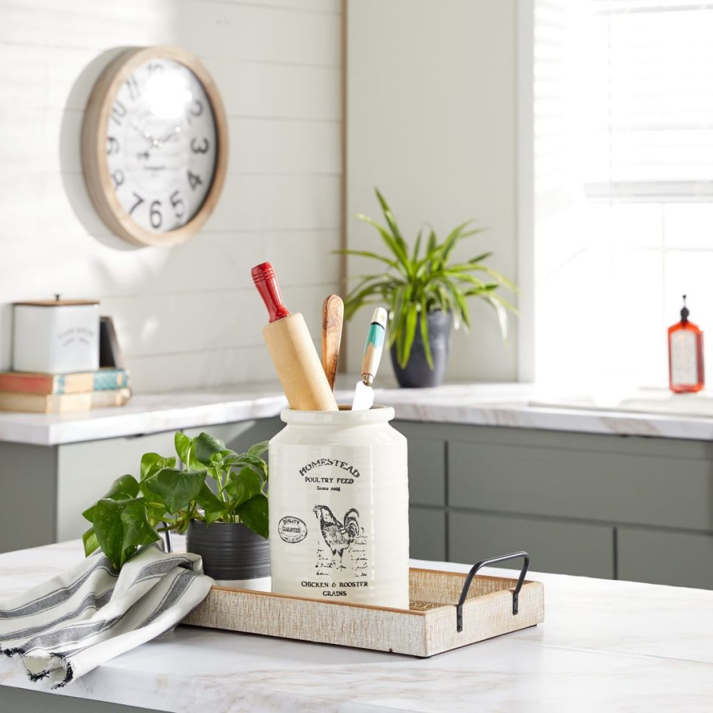 CERAMIC FARMHOUSE VASE