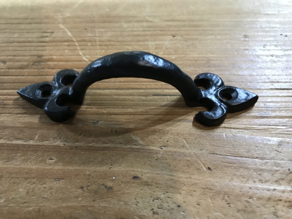 BLACK FILIGREE HANDLE SM
