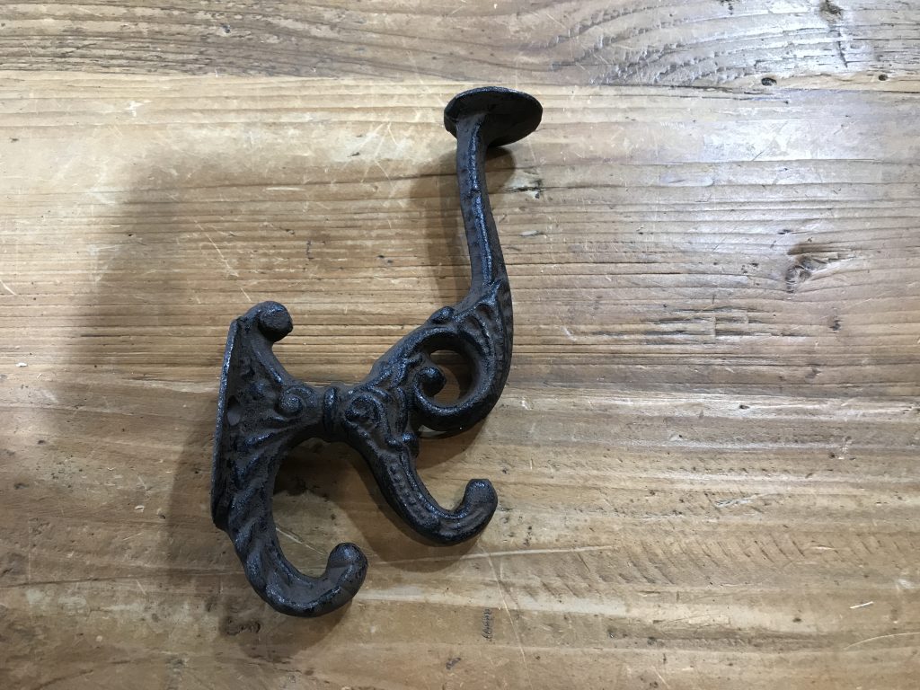 IRON DECORATIVE COAT HOOK