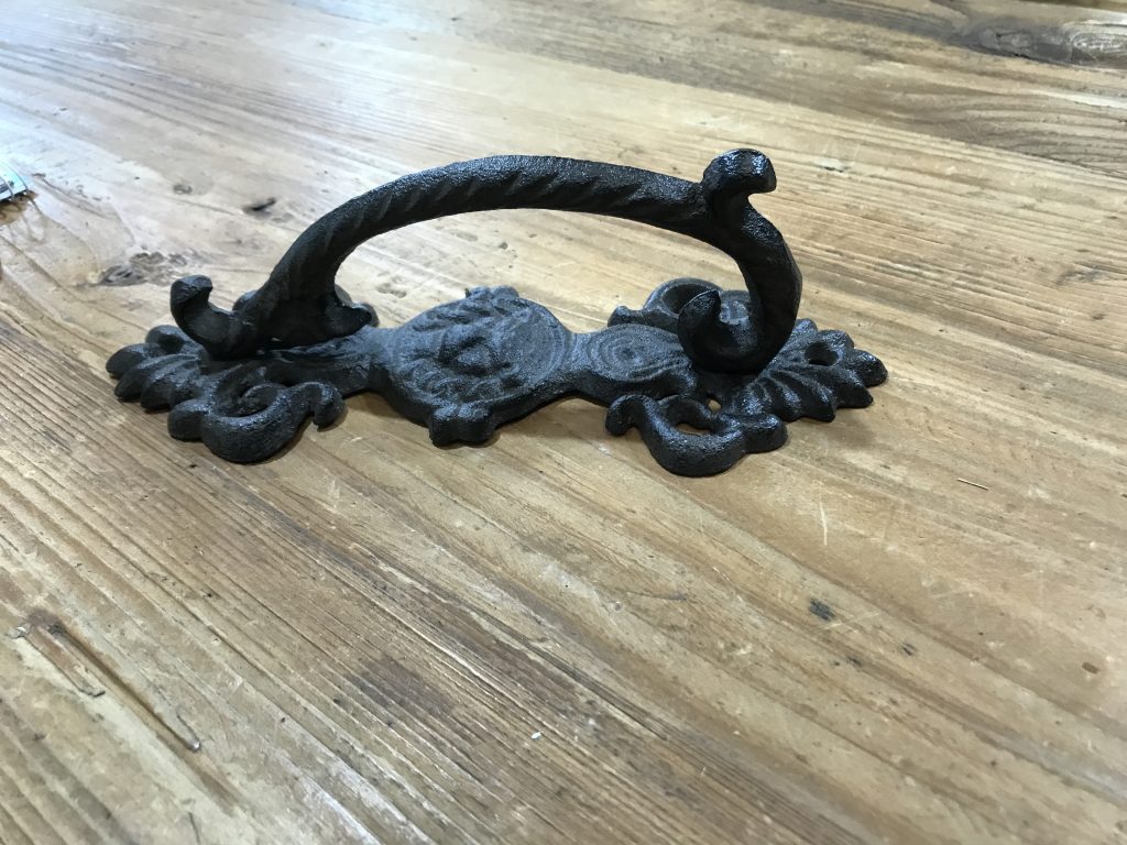 IRON DECORATIVE HANDLE LGE 1