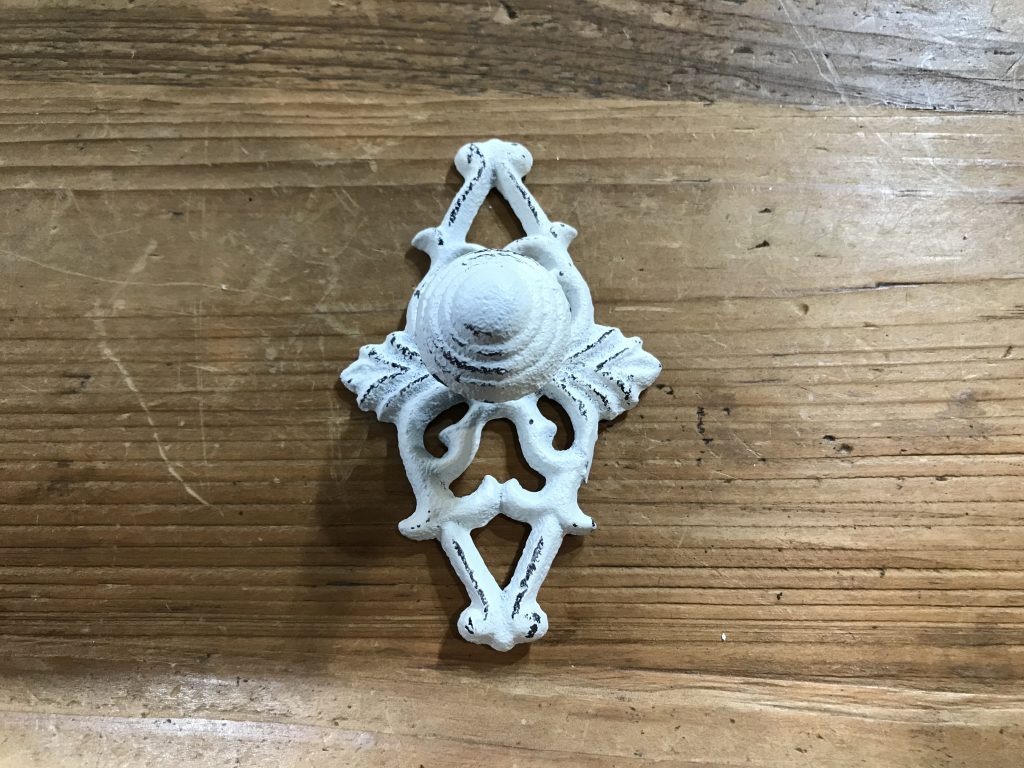 DECORATIVE HANDLE 1