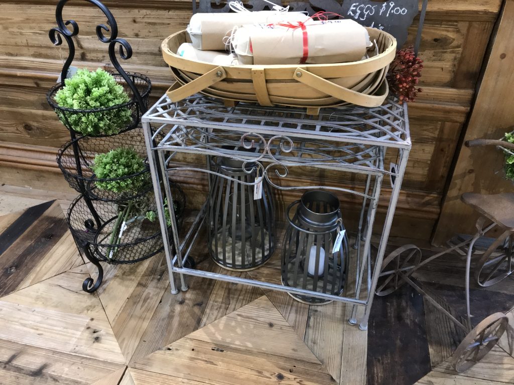 Table Medium