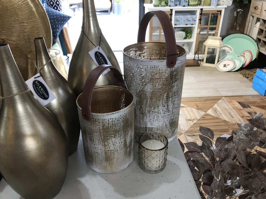 GOLD DISTRESSED LANTERN-sm